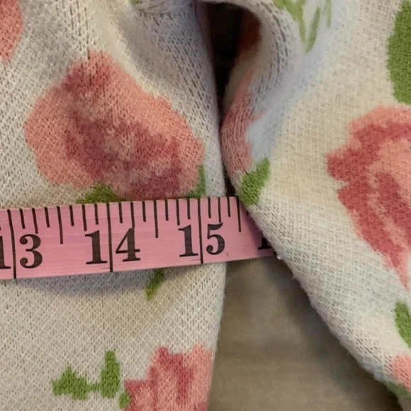 Willow & Wind Floral Knit Sweater with Pink Roses size medium euc - Picture 4 of 5
